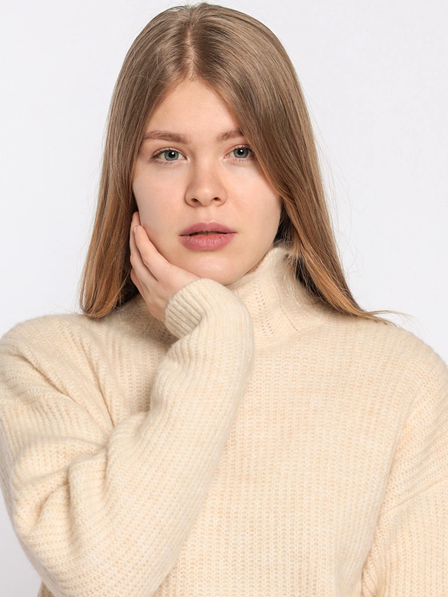 Короткий пуловер с ажурной каймой